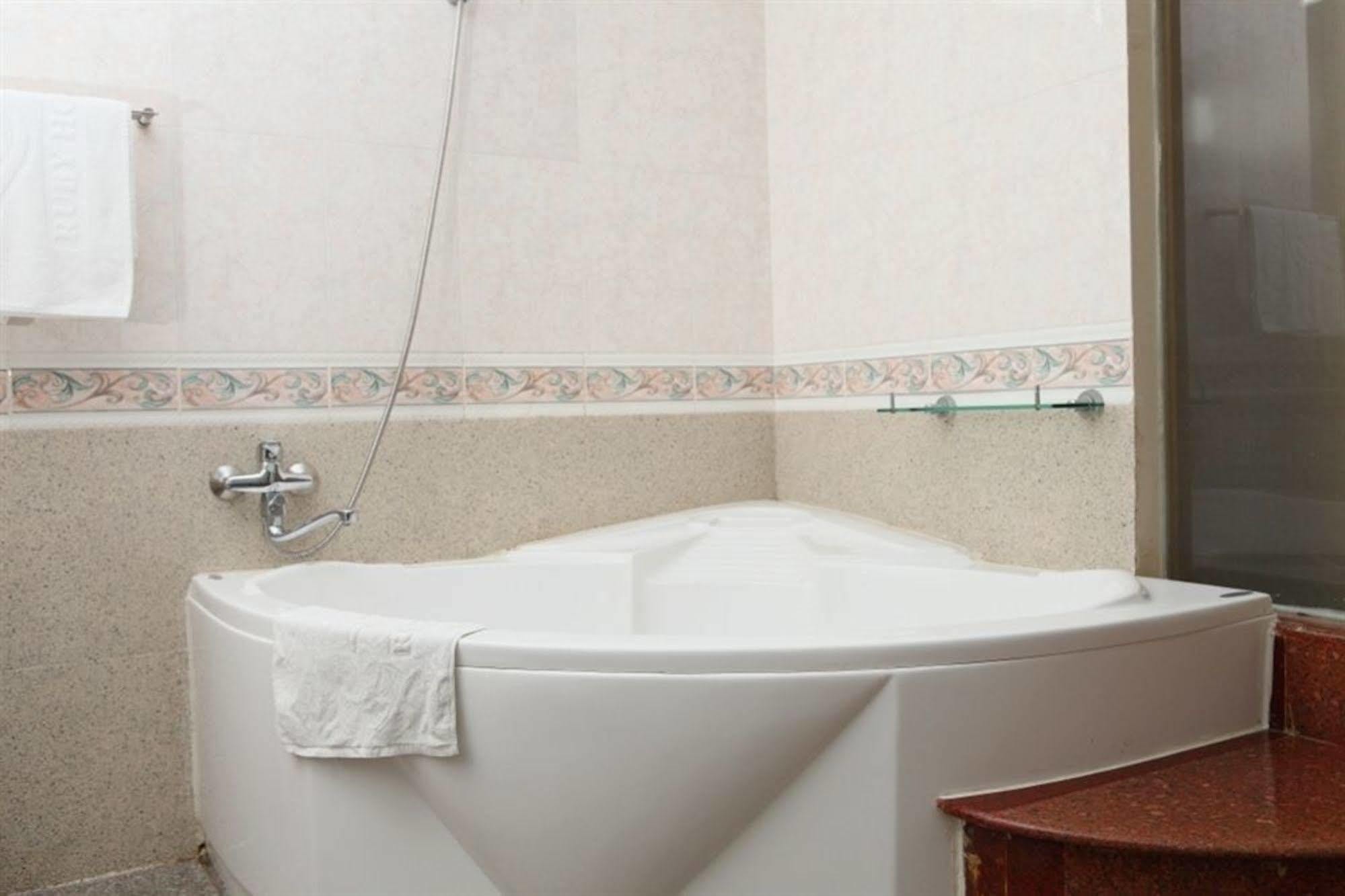 Ruby Hotel Хошимин Екстериор снимка