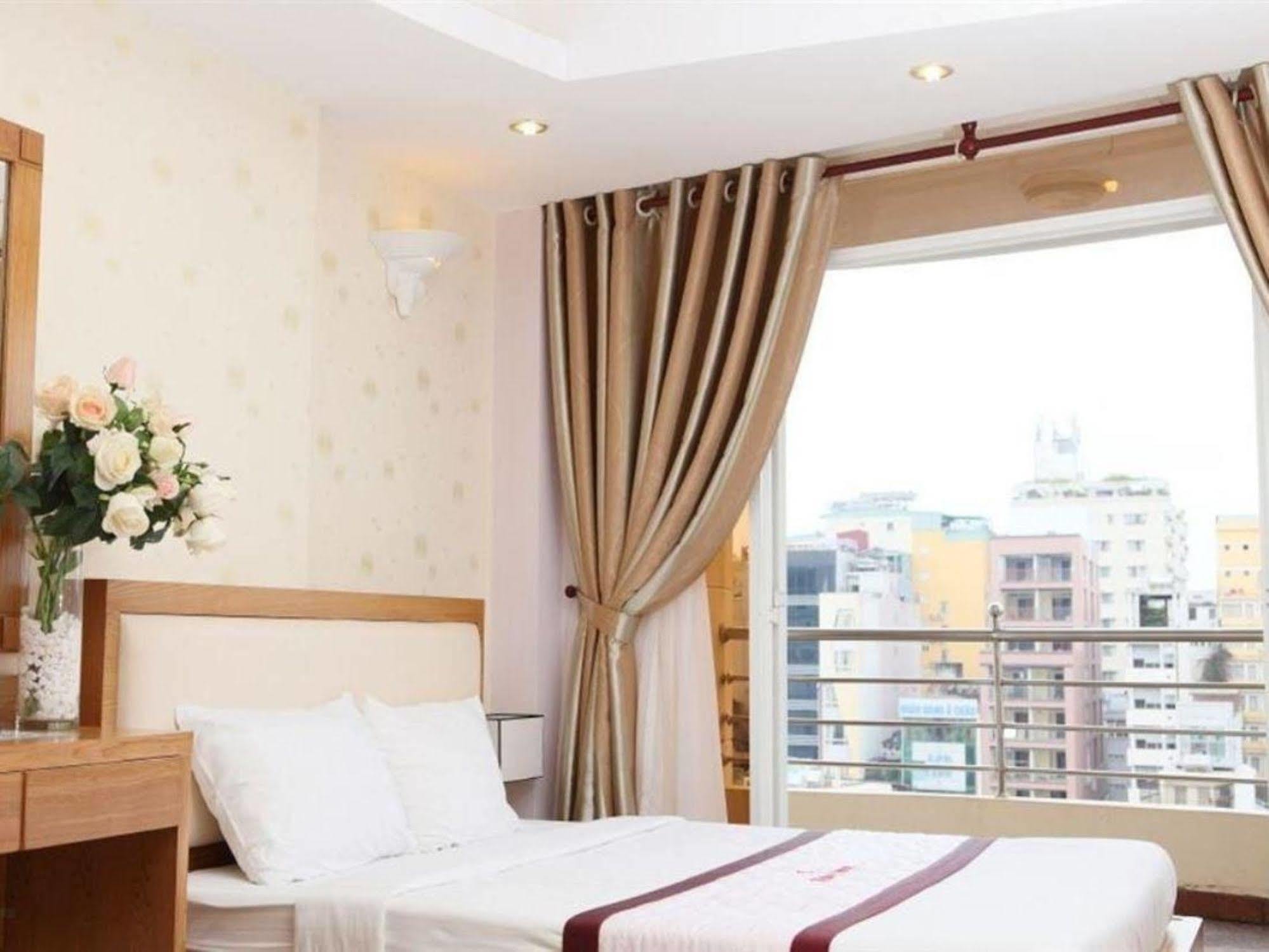 Ruby Hotel Хошимин Екстериор снимка