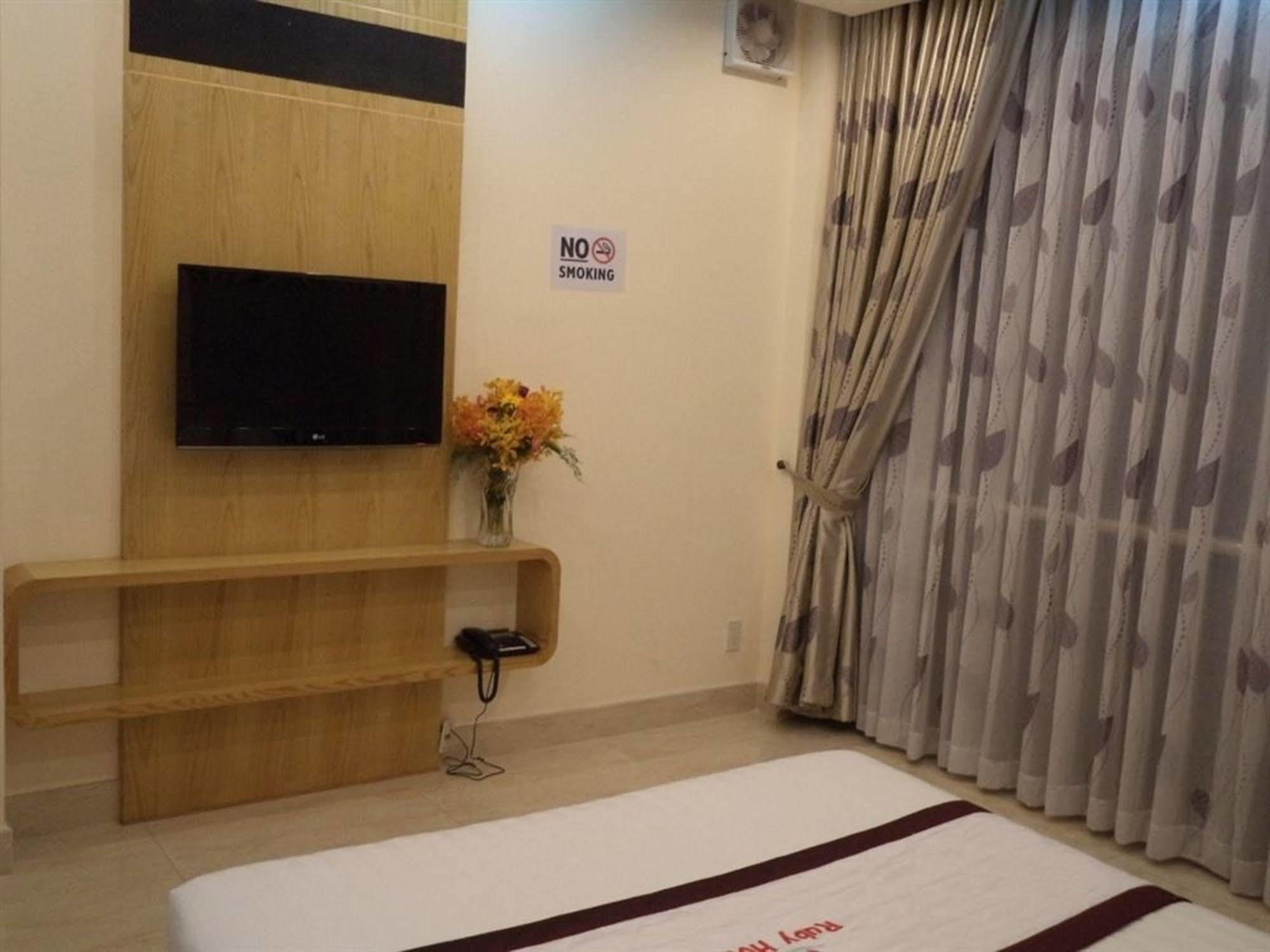 Ruby Hotel Хошимин Екстериор снимка